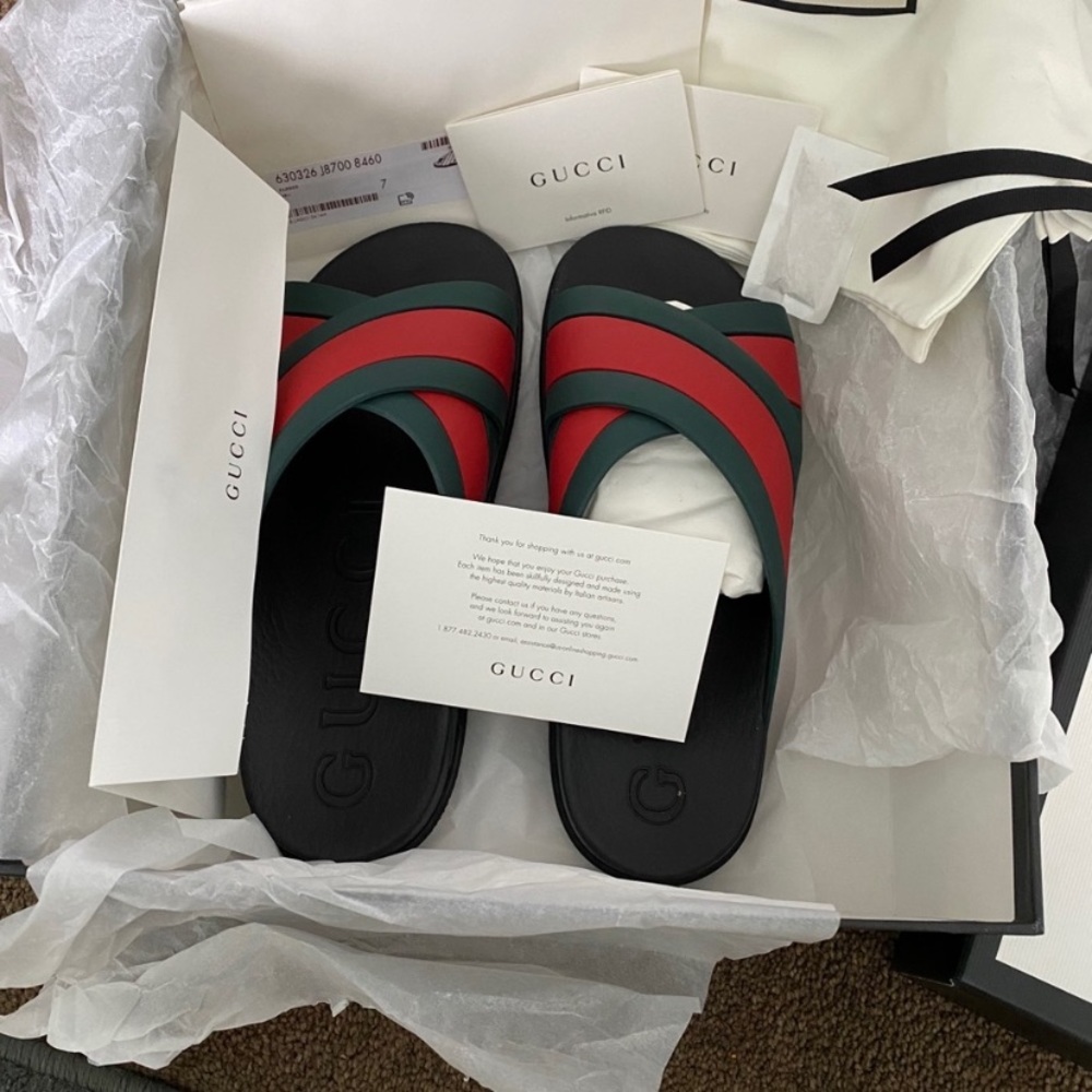 🔥GUCCI SLIDES ‼️ LIKE NEW CONDITION‼️